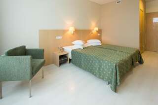 Отель Spa Hotel Meri Курессааре Улучшенный двухместный номер с 1 кроватью или 2 отдельными кроватями и доступом в спа-центр-3